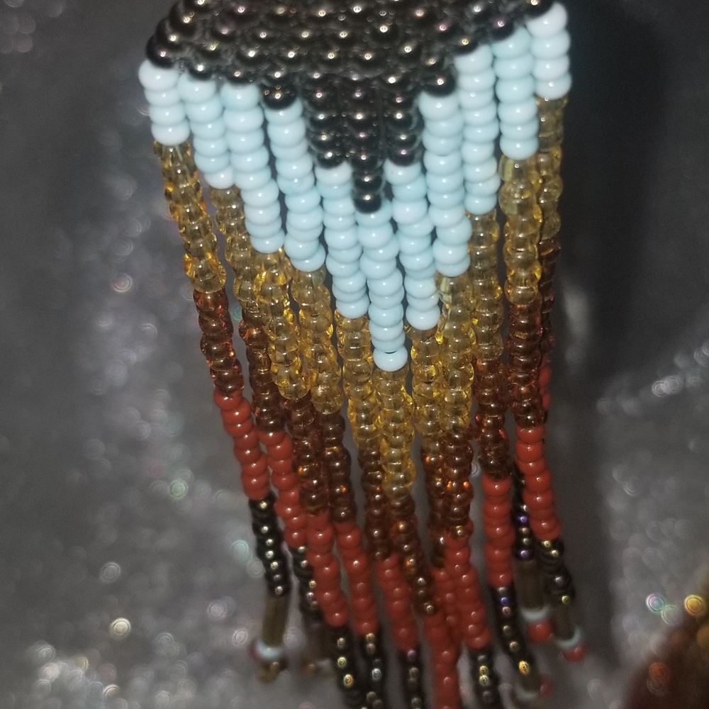 Hanbeaded Dangle earrings - Picture 5 of 5